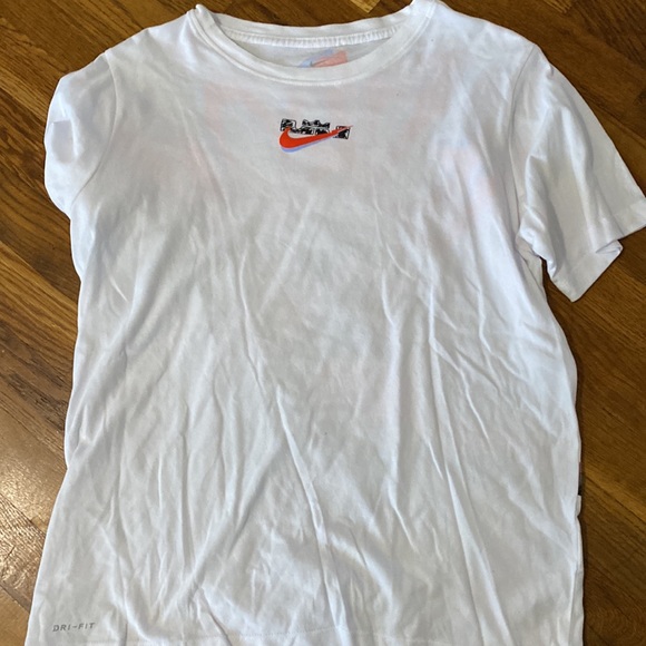 Like new Nike Lebron James shirt - Picture 2 of 3